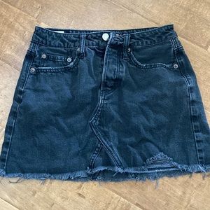 american eagle black jean skirt